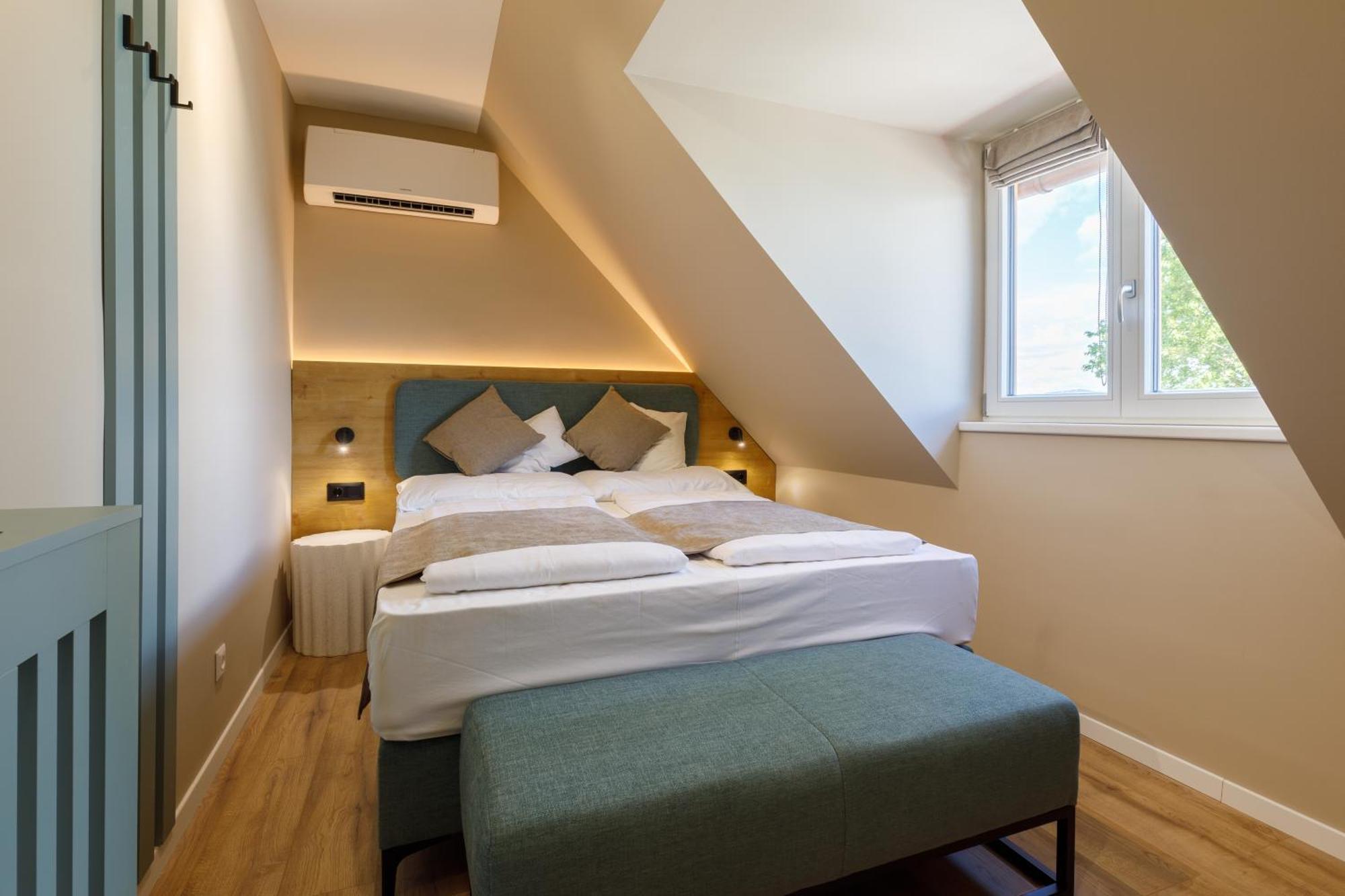 Lepke Apartmanhaz Es Etterem Tihany Luaran gambar