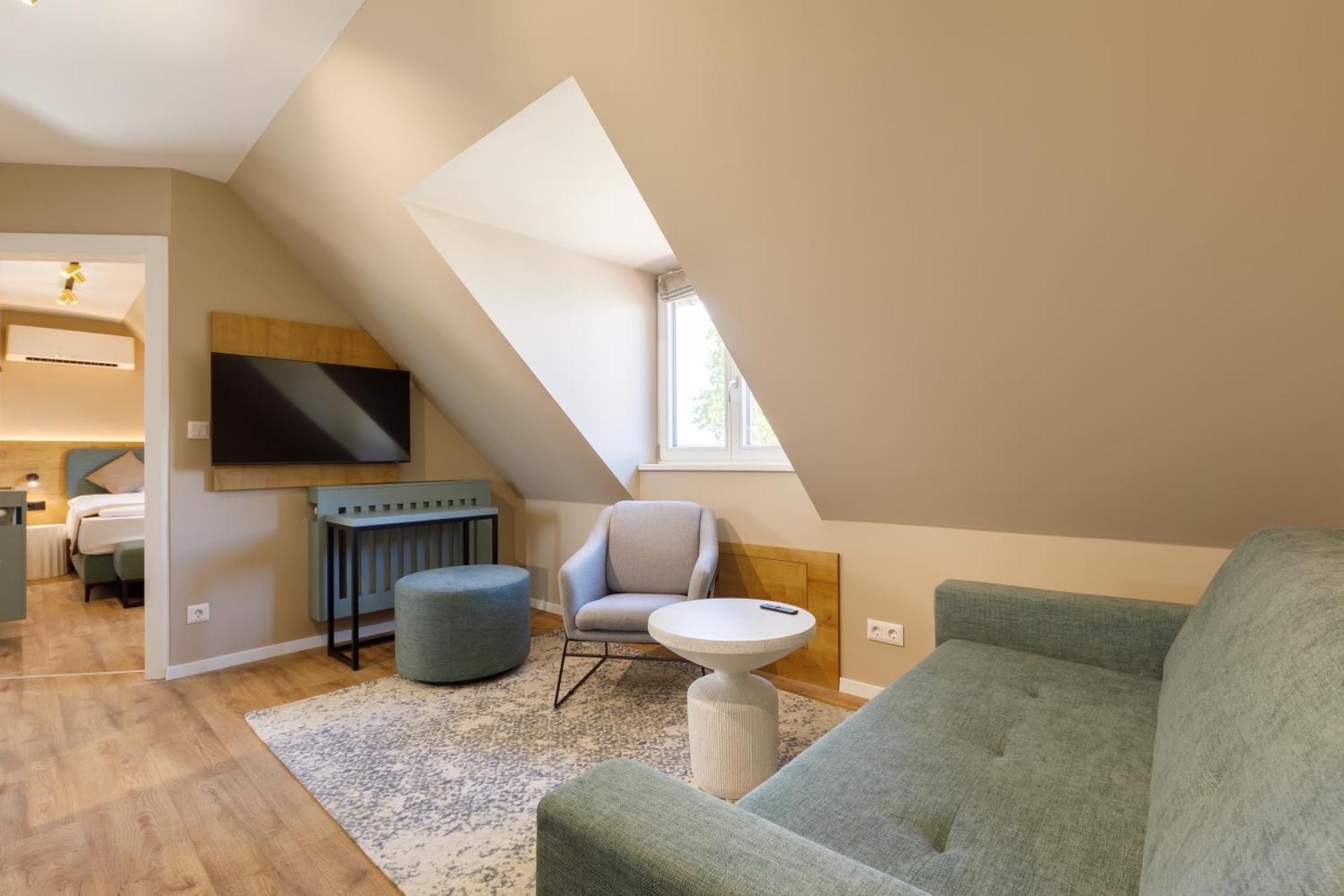 Lepke Apartmanhaz Es Etterem Tihany Luaran gambar