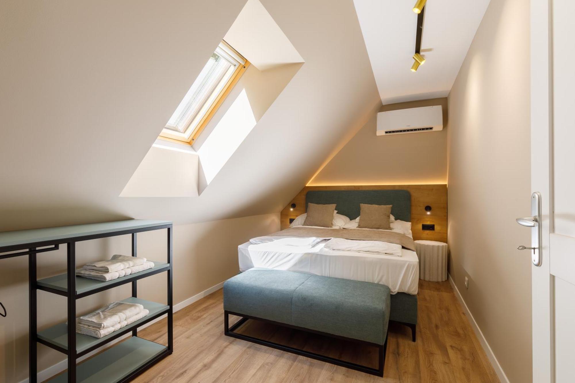 Lepke Apartmanhaz Es Etterem Tihany Luaran gambar