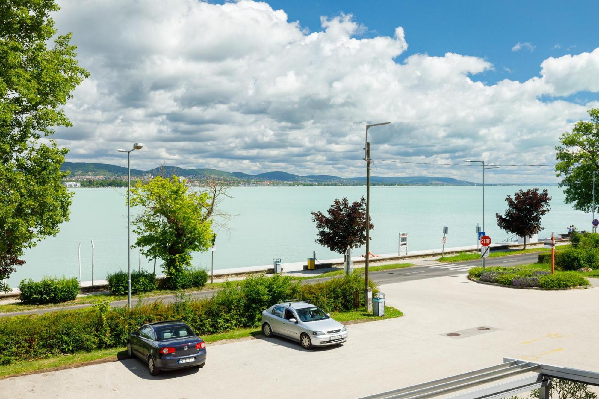 Lepke Apartmanhaz Es Etterem Tihany Luaran gambar