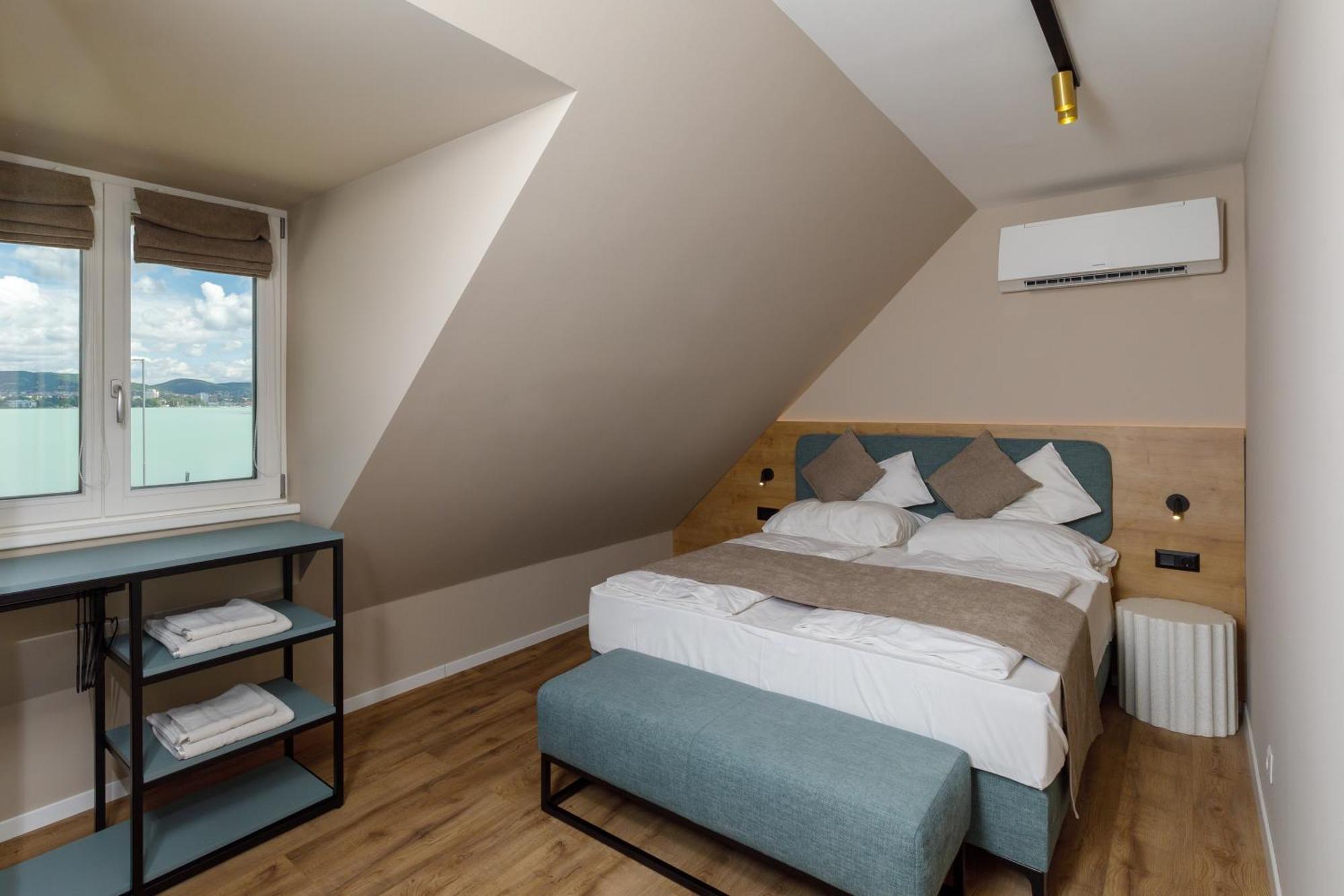Lepke Apartmanhaz Es Etterem Tihany Luaran gambar