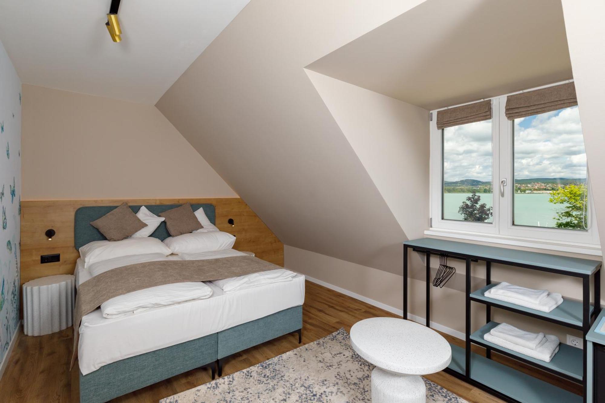 Lepke Apartmanhaz Es Etterem Tihany Luaran gambar