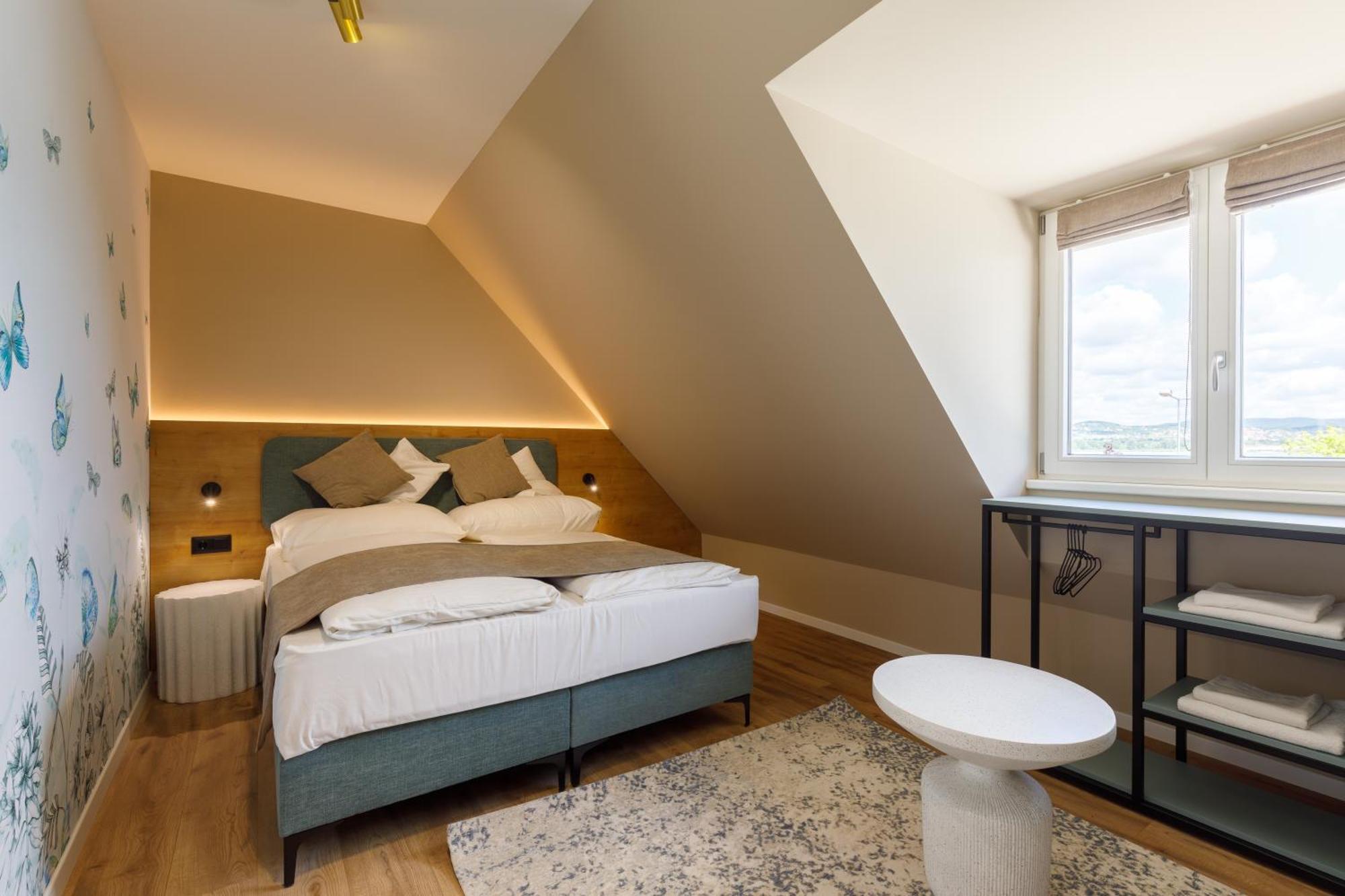 Lepke Apartmanhaz Es Etterem Tihany Luaran gambar