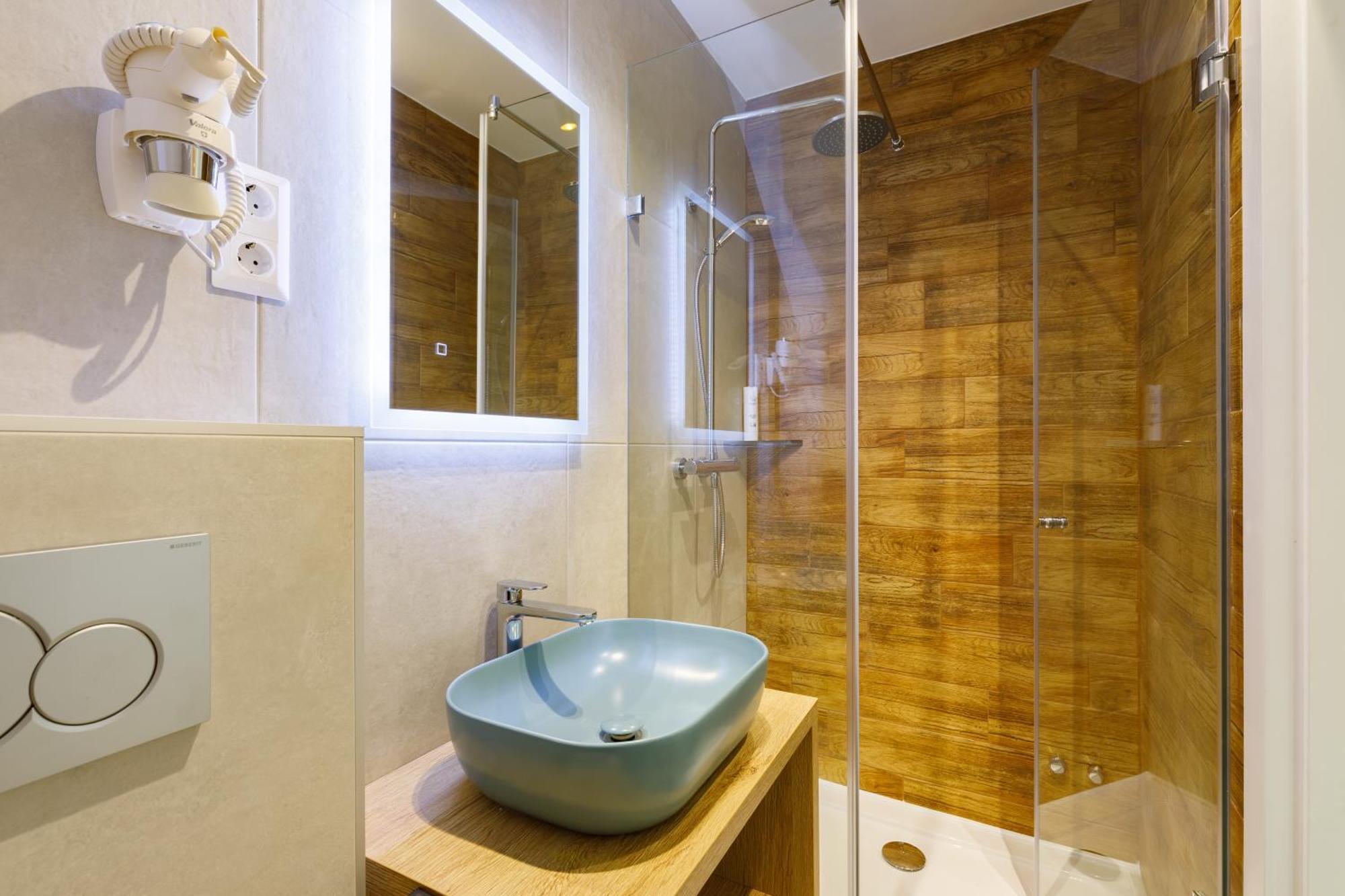 Lepke Apartmanhaz Es Etterem Tihany Luaran gambar