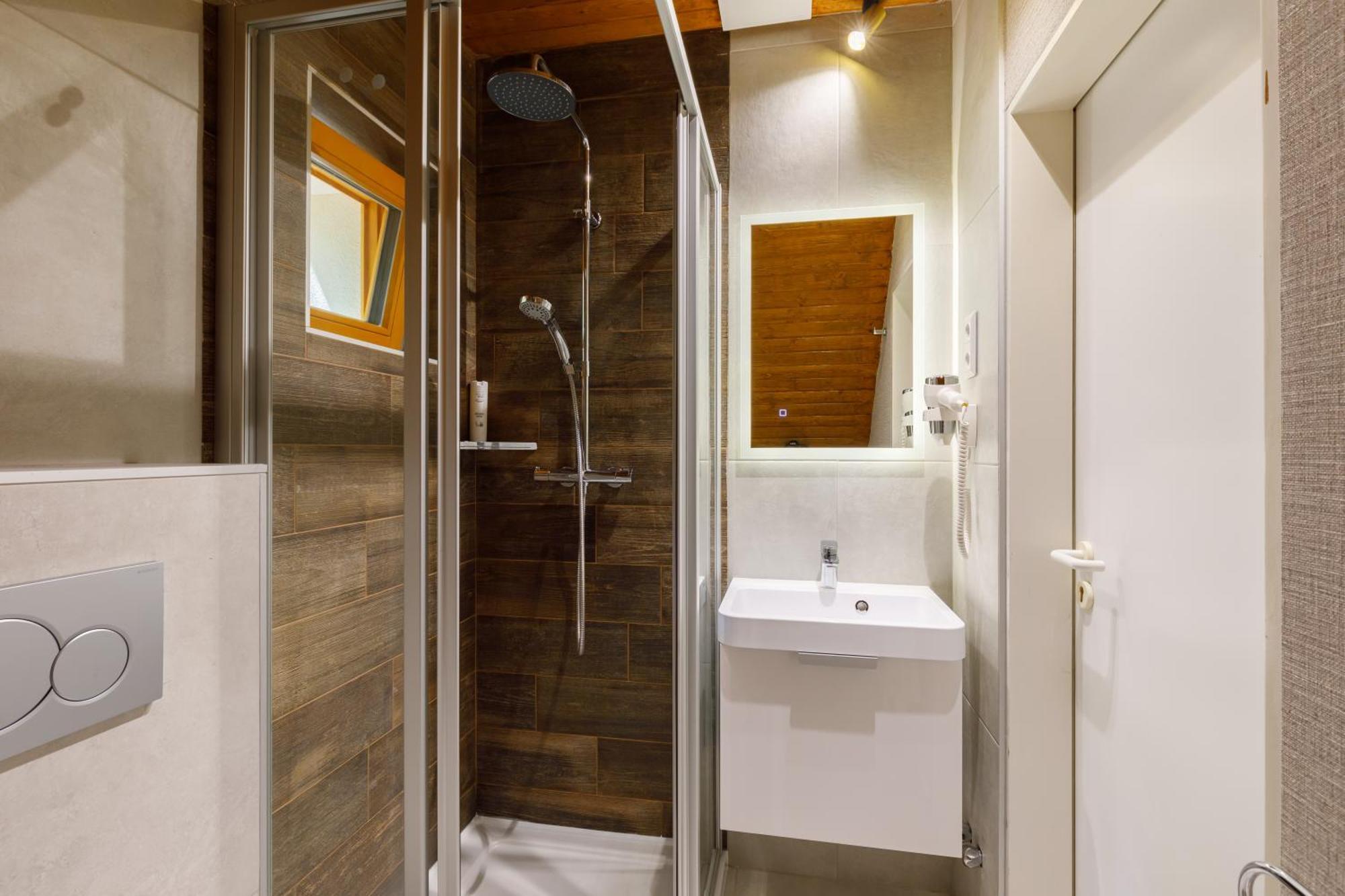 Lepke Apartmanhaz Es Etterem Tihany Luaran gambar