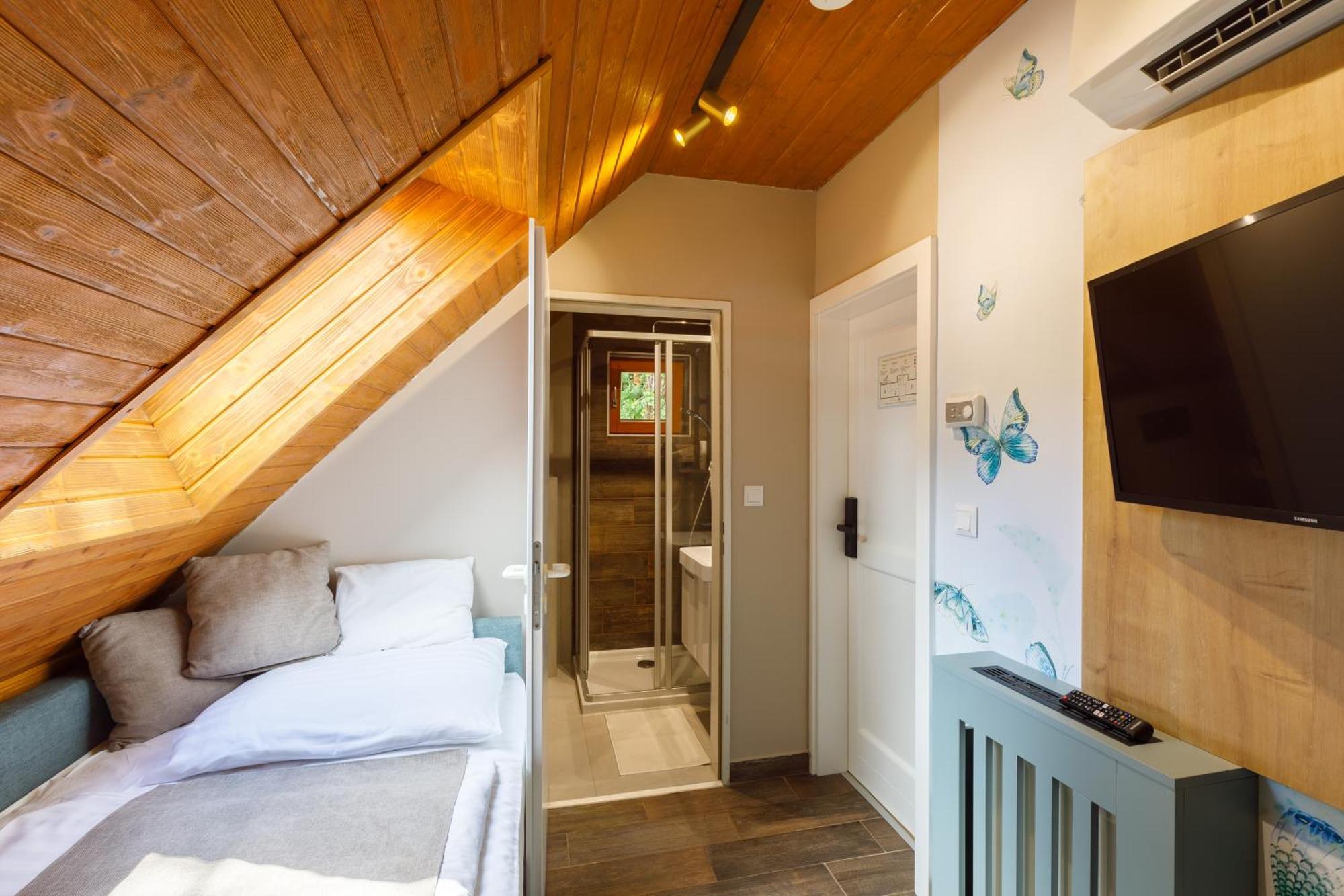 Lepke Apartmanhaz Es Etterem Tihany Luaran gambar